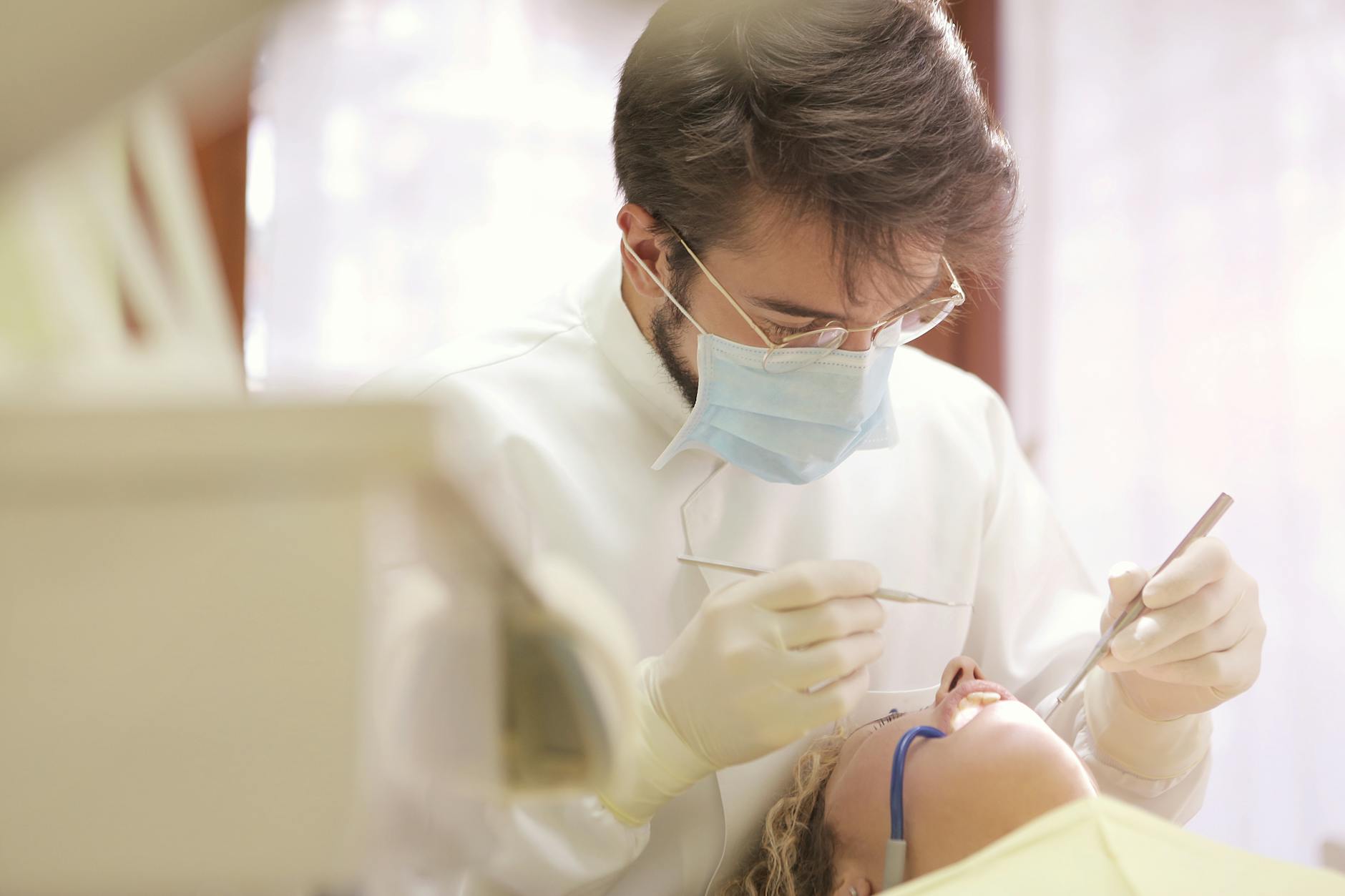Gejala Periodontitis yang Perlu Diwaspadai