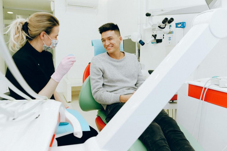 Kenali Tanda Periodontitis dan Langkah Tepat Mengatasinya