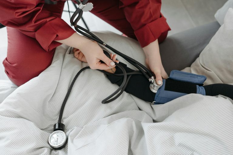 Memahami Masuk Angin: Fakta Medis, Gejala, Penyebab, dan Cara Efektif Mengatasinya