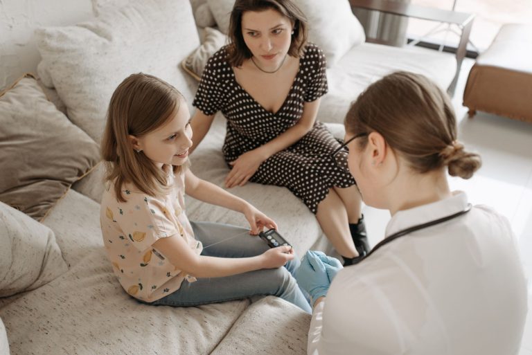 Kenali Tanda Awal Autisme pada Anak Agar Penanganan Lebih Cepat
