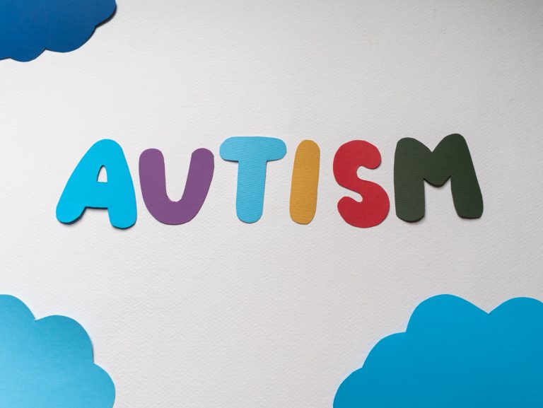 Mengenali Tanda Autisme pada Anak Sejak Dini: Panduan Lengkap untuk Orang Tua